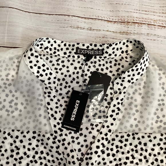 409. Express Black & White Cap Sleeve Blouse NWT Size Large - Picture 5 of 6